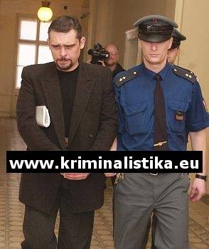 Martin Vostárek je předváděn k soudu